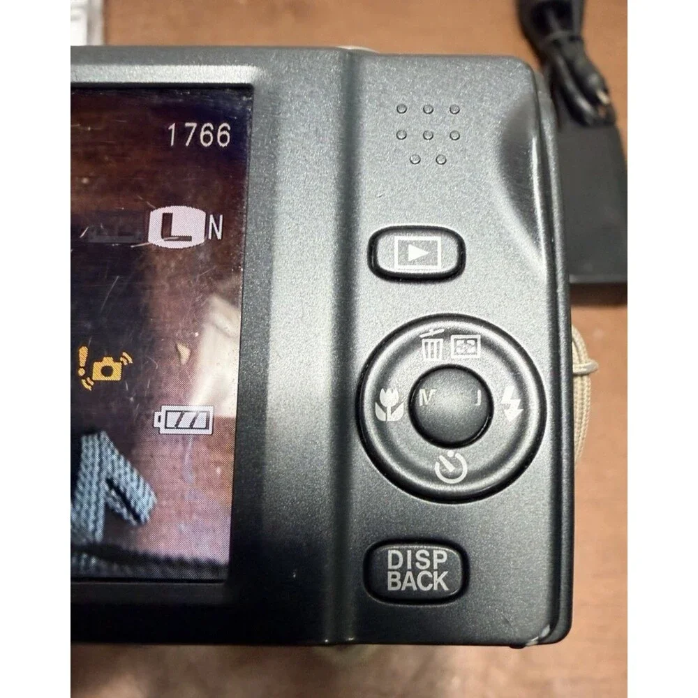 Fujifilm finepix T550 White Digital Camera 16MP - 8 GB SD Card  & 3 Batteries